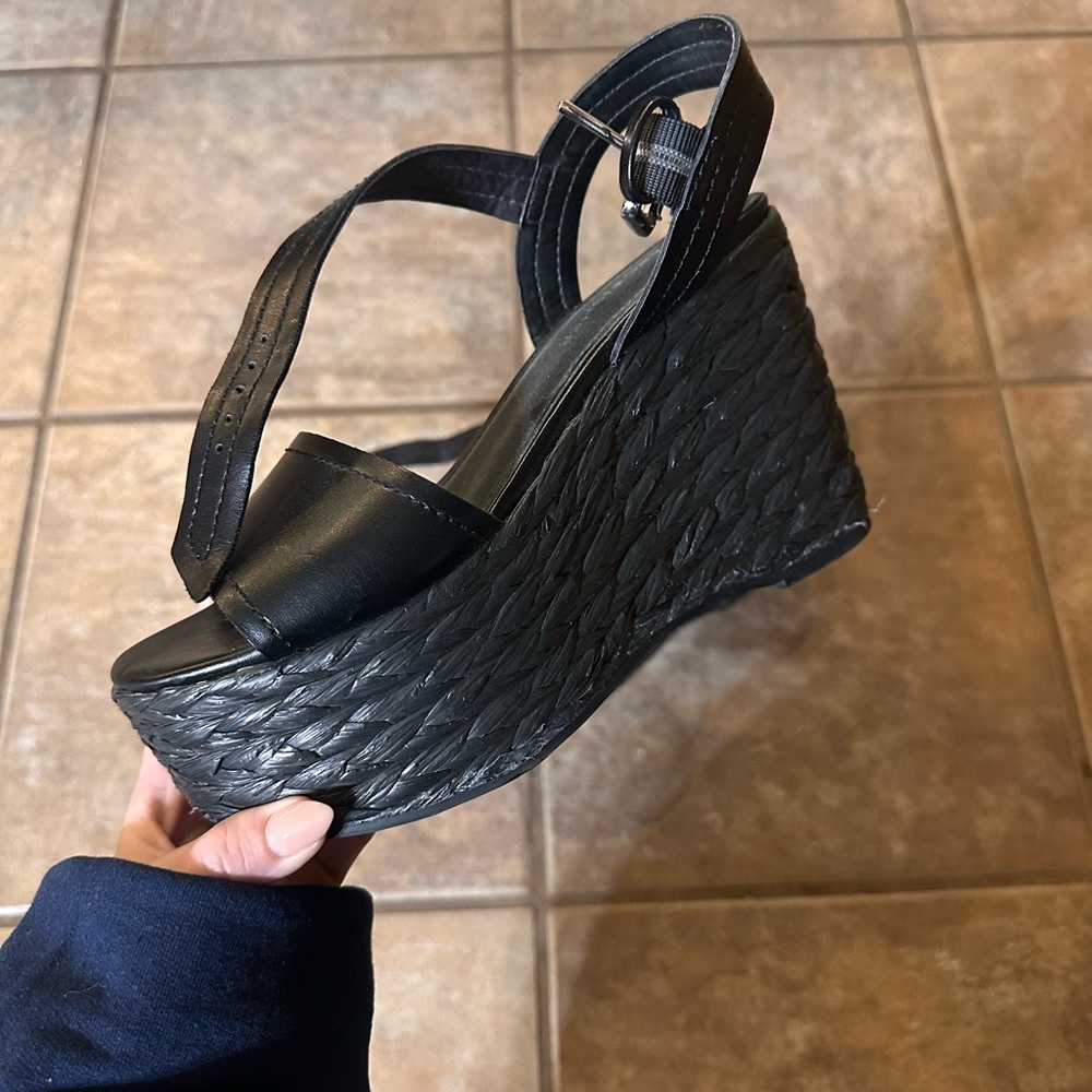 Black wedges